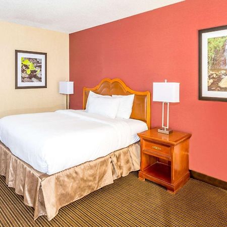 Ramada By Wyndham Salt Lake City North Temple Zewnętrze zdjęcie