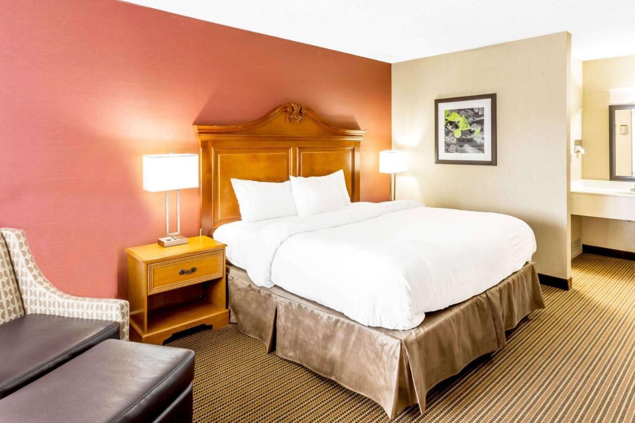 Ramada By Wyndham Salt Lake City North Temple Zewnętrze zdjęcie